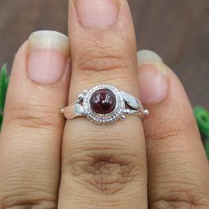 Anillo de Plata de Ley 925 con Granate Rojo Natural, Hecho a Mano, con Cabujón Redondo, Anillo de Piedra de Nacimiento, Joyería Vintage de Diseño para Mujer - Product Image 5