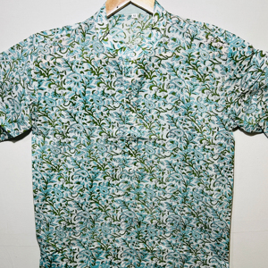 ซูพีเรียร์ คราฟท์ เสื้อคุร์ต้าแขนสั้นสีเทอร์ควอยซ์ผ้าฝ้าย 100% สำหรับผู้ชาย |   ชุดคุर्ตาลายดอกไม้พิมพ์ลายด้วยมือแบบคลาสสิกสำหรับนักออกแบบ - Product Image 1