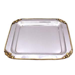 Bandeja de Servir Cuadrada Decorativa Moderna con Acabado Metálico Pulido, Bordes con Cuentas, Asas, Uso Residencial, Apta para Lavavajillas, Diseño Sólido - Product Image 4