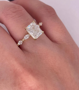 แหวนหมั้นเพชรทรงรัศมีเจียระไนจากห้องปฏิบัติการ เงินแท้ 925 ประดับเพชรทรงมาร์คีส์ด้านข้าง - Product Image 1