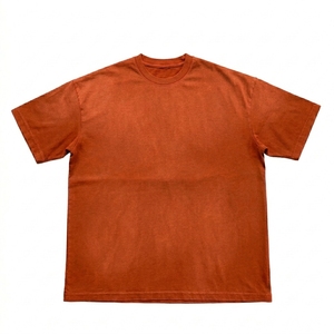 Camiseta de manga corta para hombre, ecológica, de algodón peinado, con logo personalizado disponible, en stock, camiseta con efecto lavado ácido. - Product Image 5