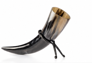 Mug à boire en corne de buffle naturelle fait main, style Viking, avec support métallique et étui en cuir, cadeau pour les amateurs de barware médiéval. - Product Image 5