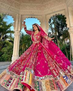Ensemble Lehenga brodé rose, robe de mariage indienne traditionnelle, dupatta lourd, style Banarasi, tenue de fête - Product Image 3