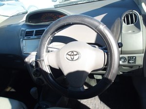 Toyota Vitz 2011 Hatchback Manuelle Sièges en Tissu R15 - Product Image 3