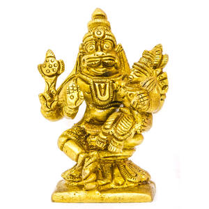 Escultura de latón de 2 pulgadas hecha a mano de Lord Narasimha con su Shakti hecha en India para regalar - Product Image 1