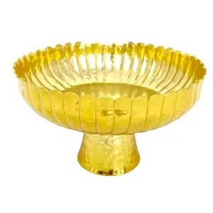 Bol à dattes en métal doré de haute qualité, élégant et décoratif, pour servir des noix et des dattes, idéal pour les fêtes du Ramadan et les repas de l'Aït-farès. - Product Image 3
