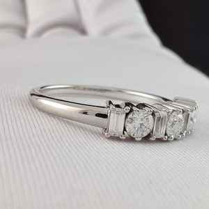 Anillo de media banda con detalles de moissanita redonda y talla baguette para mujer, plata 925 original, regalo de boda, propuesta de matrimonio, para ella. - Product Image 6