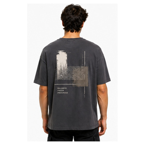เสื้อยืดผู้ชายลายกราฟิกสีดำ ผ้าฝ้าย คอกลม ทรงปกติ สไตล์ลำลอง สตรีทแวร์ ลายพิมพ์นามธรรม รับทำโลโก้ แบรนด์ส่วนตัว - Product Image 3