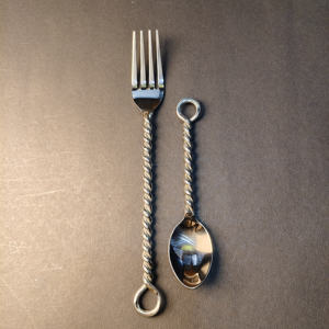 Juego de Cubiertos de Acero Inoxidable con Mango de Cuerda Trenzada Simple, Juego de 3 Piezas Duraderas con Acabado Pulido Espejo, Diseño con Extremo de Bucle - Product Image 2