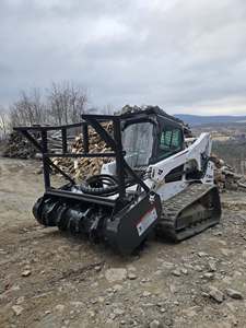 รถตัก Bobcatts T770 พร้อมหัวบดไม้คุณภาพพรีเมียม ซื้อเลย ประสิทธิภาพสูง จัดส่งรวดเร็ว และให้ประสิทธิภาพสูงสุด - Product Image 1