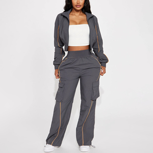 Ensemble de survêtement en molleton gris uni pour femme avec surpiqûres contrastées, manches longues, coupe régulière, deux pièces, avec poches latérales, idéal pour l'hiver - Product Image 4