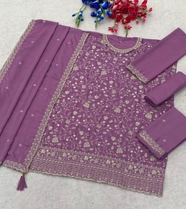 Traje Salwar Tradicional Bordado en Morado con Dupatta, Corte Holgado y Largo hasta el Suelo, Ropa India y Pakistaní para Mujer - Product Image 2