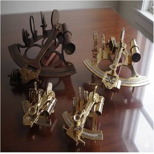 Sextante Náutico de Latón Chapado en Oro de 15 cm, Réplica Vintage, Instrumento Decorativo de Regalo Náutico para Coleccionistas, Pulido Moderno - Product Image 2