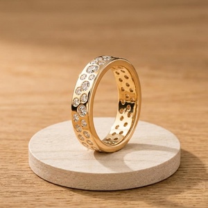 Bague Cigare Unisexe en Or Massif avec Diamant de Laboratoire Rond Certifié IGI 1,90 CT Couleur E Pureté VVS, Sertie en Bezel, pour Mariage - Product Image 4