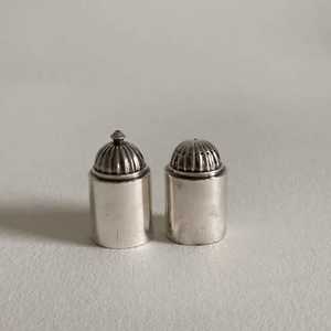 Contemporary Stainless Steel <b>Salt</b> and Pepper Shakers Set with Wooden Stand Base Curved Metallic Interlocking Cruet Set - Product Image 6