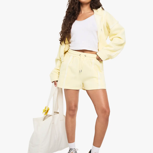 Conjunto Deportivo de Primera Calidad para Mujer con Logotipo Personalizado, Sudadera Holgada con Paneles Plisados de Forro Polar Transpirable y Pantalones Cortos - Product Image 1