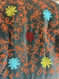 Veste bomber en velours brodée à la main, fabriquée à la machine à tisser manuelle, pour femmes |   Coton respirant écologique brodé de motifs floraux de qualité supérieure pour l'automne - Product Image 4