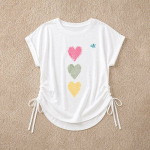Camiseta gráfica personalizada para mujer con cordón en el bajo, estampado de corazón, corte holgado, lazo lateral ajustable, camiseta de moda para mujer, boutique DTG - Product Image 3