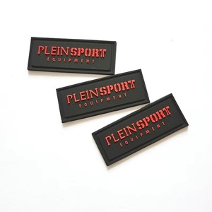Étiquettes de marque personnalisées en caoutchouc souple avec logo en relief, accessoires de vêtements en gros - Product Image 5