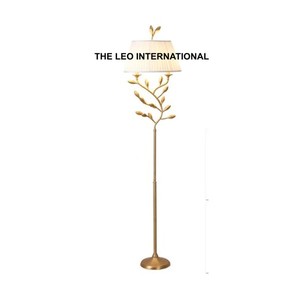 โคมไฟตั้งพื้นสไตล์คลาสสิกสำหรับงานแต่งงาน โคมไฟข้างเตียง ของตกแต่งบ้าน พร้อมโคมโลหะทรงกลม - Product Image 3