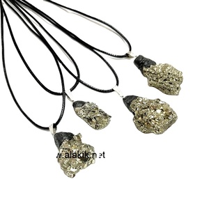 Colgante curativo de pirita hecha a mano tibetana que atrae dinero artesanía de piedra semipreciosa a la venta por Universal Exports - Product Image 1