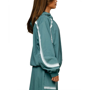 เสื้อแจ็คเก็ตแทร็คโพลีเอสเตอร์ใหม่สำหรับผู้หญิง ลายทาง ซิปหน้า เสื้อกีฬา น้ำหนักเบา เสื้อคลุมสำหรับออกกำลังกาย ขายส่ง ปรับแต่งได้ เสื้อกันลม - Product Image 6