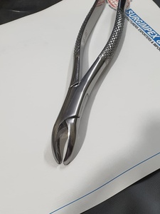 SURGIMPEX FIG 17 Pinzas de Extracción Dentales Ergonómicas de 3 Mandíbulas de Acero Inoxidable con Dientes Moleteados, Certificación CE, para Extracción Manual Quirúrgica Dental - Product Image 3