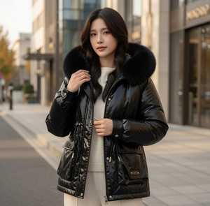 Veste matelassée noire pour femme avec capuche en fourrure, fermeture éclair sur toute la longueur des manches, coupe-vent, manteau d'hiver, rembourrage épais en polyester - Product Image 5