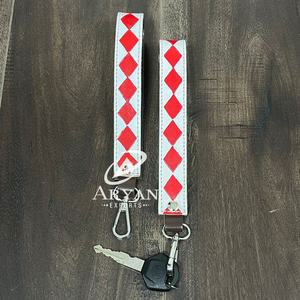 Accessoires de mode pour femmes 2026 : Porte-clés en cuir de vachette à carreaux avec crochet métallique et dragonne en cuir, personnalisable - Product Image 1