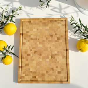 Planche à découper en bois au design attrayant, de qualité supérieure, pour usage domestique et hôtelier. - Product Image 3