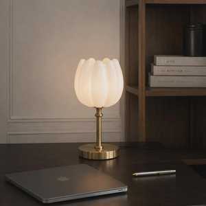 Flower Shape Resin Table Lamp Contemporary Design Indoor Lighting Entryway Decor Modern Home Accent Light - Product Image 4