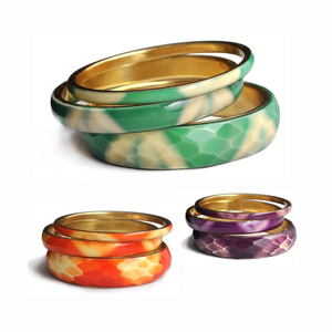 Bracelets en résine avec laiton peints à la main pour femmes / Accessoires de mode pour dames - Product Image 5