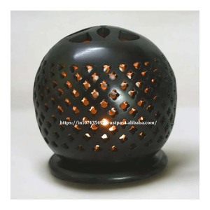 Soporte de vela de piedra negra Jali tallado a mano para regalos de Diwali y uso doméstico listo para enviar - Product Image 1
