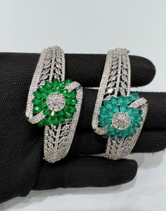 Magnifiques bracelets et joncs en alliage de zinc et zircon pour femmes, plaqués argent, bijoux tendance pour mariage et soirée - Product Image 3