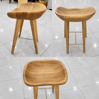 Tabouret de bar moderne en bois avec siège en forme de selle, base en acier inoxydable, design minimaliste pour bar à domicile, tabouret de bar en bois massif