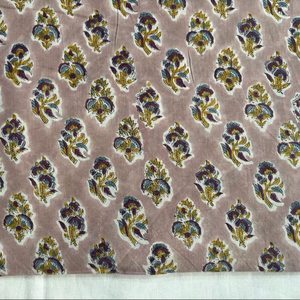 Tela de Algodón Estampada a Mano con Diseño Floral Beige, Tela de Algodón Estampada Jaipuri Hecha a Mano en India, Tela Suave de Cambray para Confección de Vestidos - Product Image 2