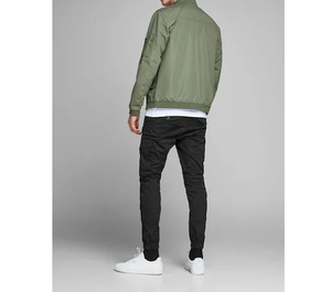 กางเกงคาร์โก้ผ้าฝ้ายทรงสลิมฟิตสีดำสำหรับผู้ชาย แฟชั่นสไตล์ไฮสตรีท กระเป๋าข้างขนาดใหญ่ ผ้ายีนส์สโตนวอชขอบกลาง - Product Image 4