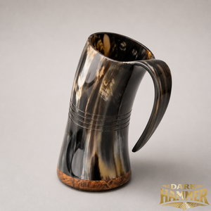 Jarra de Cuerno de Búfalo Hecha a Mano con Base de Madera de Cuatro Líneas, Jarra de Cuerno Vikinga Natural, Jarra Medieval para Cerveza Hecha a Mano - Product Image 3