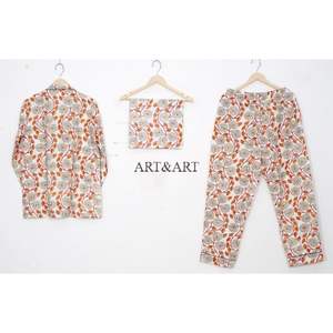 ชุดนอนผ้าฝ้ายพิมพ์ลายดอกไม้ทำมือจากอินเดีย 3 ชิ้น พร้อมกระเป๋าเข้าชุด เนื้อผ้านุ่มสบาย เหมาะสำหรับฤดูร้อน - Product Image 4