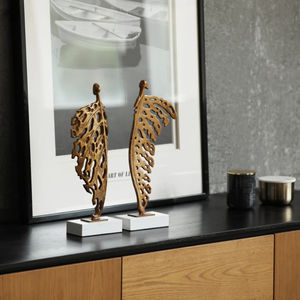 Vente flash - Sculpture abstraite moderne en métal en forme de feuille, statue décorative en aluminium pour table, décoration de salon, bureau, cadeau fait main - Product Image 3