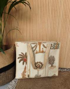 Bolso Tote de Algodón Acolchado Hecho a Mano en India |   Bolsa de tela reutilizable ecológica. Bolsa tipo tote color crema (con cremallera), 100% algodón. - Product Image 1