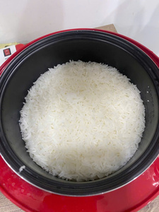 ข้าวพรีเมียม ST25 เมล็ดยาว หอมหวาน ข้าวเวียดนาม สำหรับขายปลีกและขายส่งในเวียดนามและทั่วโลก - Product Image 2