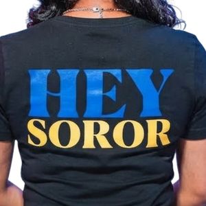 เสื้อยืด SGRho Hey Soror สำหรับผู้หญิง ลายกรีก ตัวอักษรกราฟิก แขนสั้น คอกลม เสื้อยืดลำลอง แฟชั่นพี่น้องนักศึกษา ชุดลำลองสไตล์สตรีทแวร์ - Product Image 5