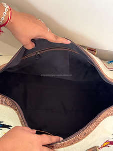 Fabricant de sacs polochons tendance en cuir aztèque à grande selle Sac de voyage en cuir véritable pour sacs de nuit de week-end unisexe - Product Image 6