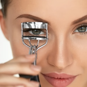 Recourbe-cils professionnel avec poignées en caoutchouc noir et structure ergonomique, outil de maquillage pour un recourbement des cils fluide - Product Image 4