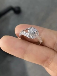 แหวนหมั้นเพชรสำหรับผู้หญิง ดีไซน์พิเศษ ทรงกลม ประดับเพชรแบบ Pave ชุบโรเดียม วงแหวนทอง 14K - Product Image 2