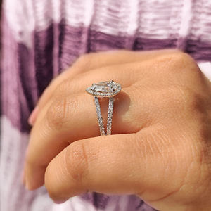 Anillo de Lujo para Mujer con Diamante Cultivado en Laboratorio Certificado por IGI, Forma de Pera, 2.00-5.00 Quilates, Engaste Catedral, Oro de 10K/14K/18K - Product Image 5