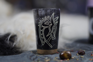 Vaso de chupito artesanal de cuerno de búfalo natural pulido, ecológico y duradero, con diseño de ángel, para regalos de empresa y artesanías de vino. - Product Image 5