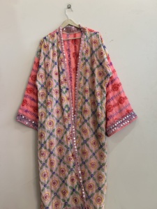 เสื้อคลุมกิโมโนปักมือแบบดั้งเดิม ของขวัญสำหรับเพื่อนเจ้าสาว - Product Image 5