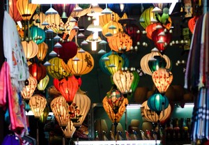 Linterna de seda construida con marco de alambre de hierro y seda de colores, atractiva para exhibiciones, fiestas u ocasiones especiales de Vietnam - Product Image 5
